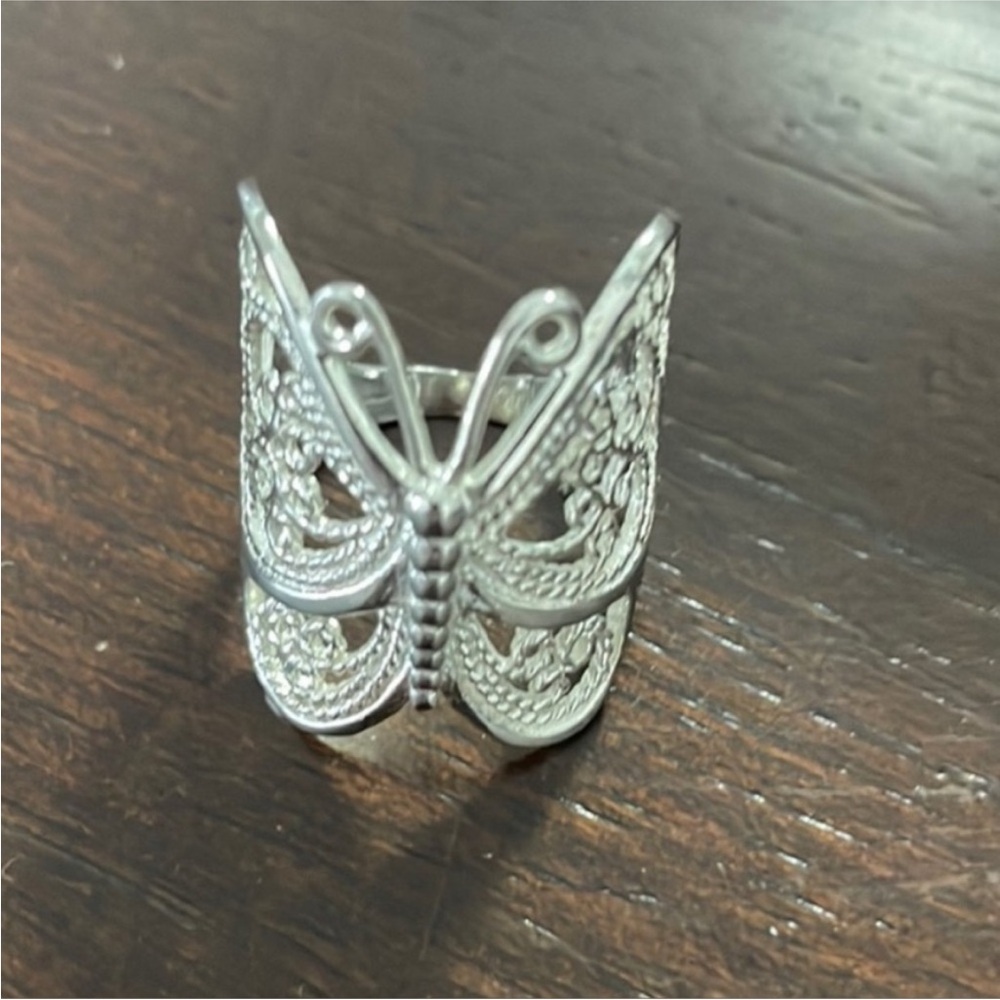 Elegant Silver Butterfly Ring